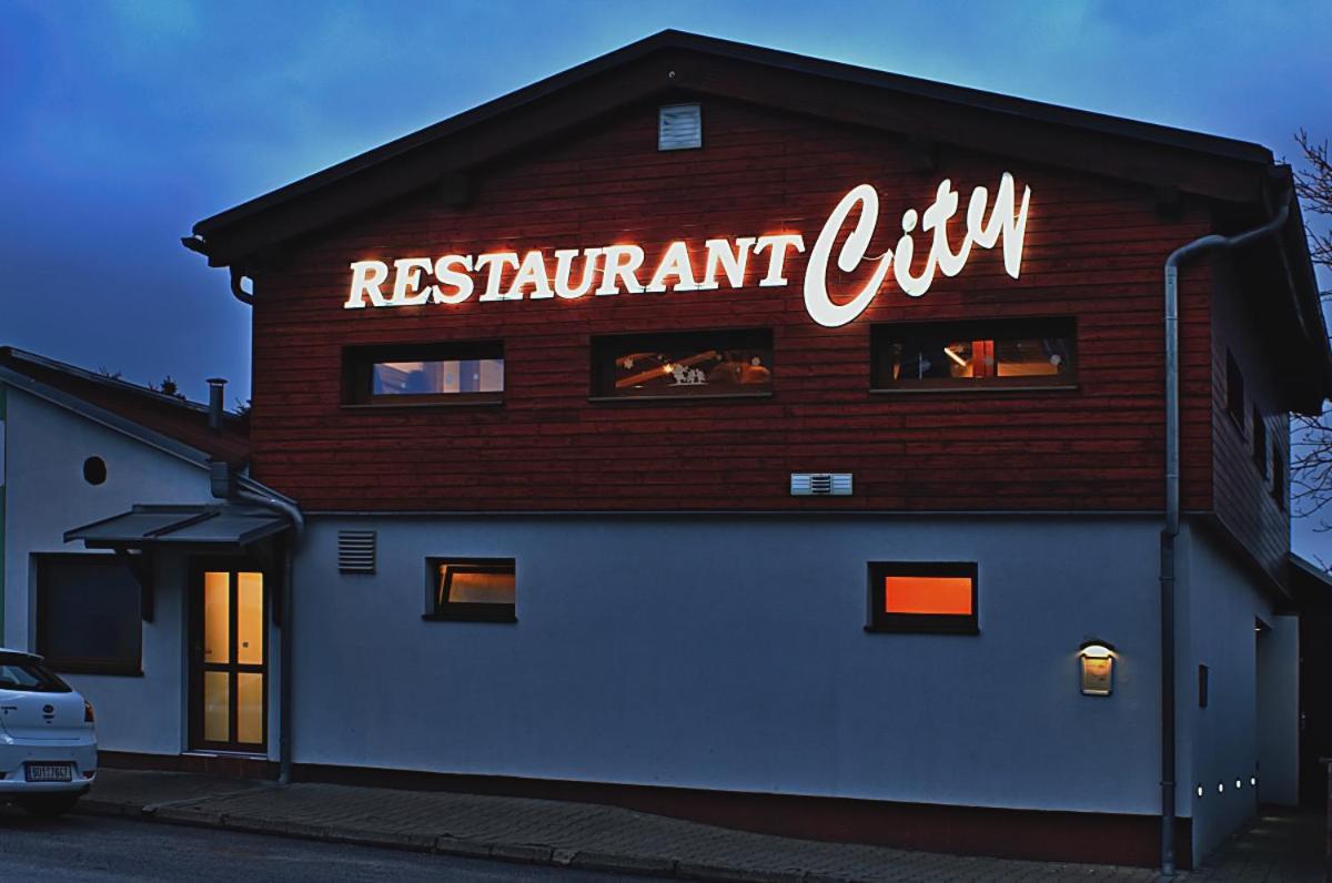 Restaurant Penzion City Jirkov Zewnętrze zdjęcie